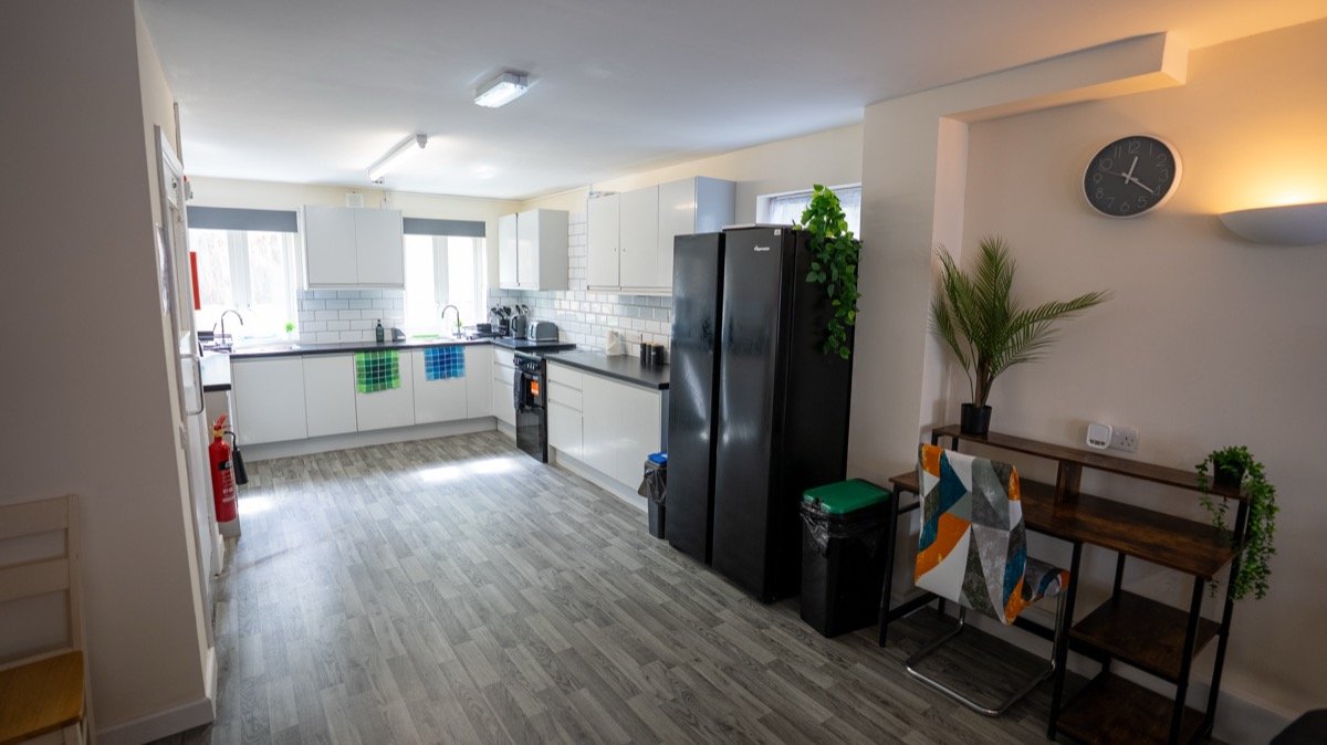 Fully fitted kitchen with modern appliances at The Forge